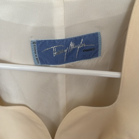 SOLD SOLD SOLD thierry mugler suit - Picture 5 of 6